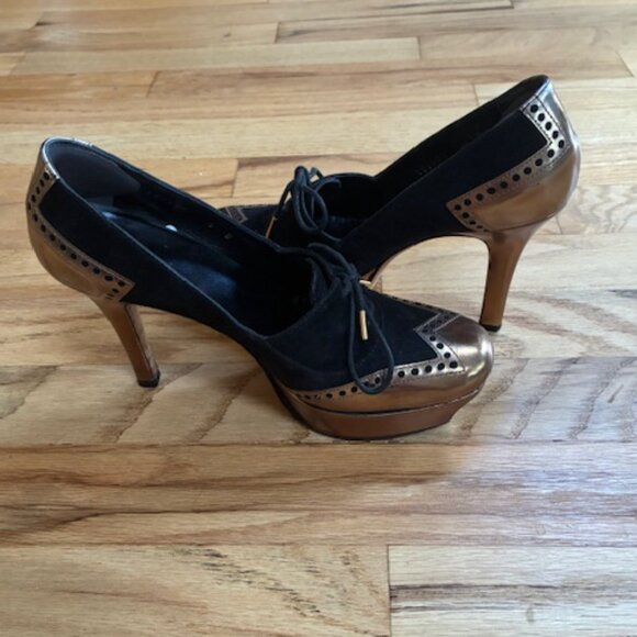 Gucci Black Suede and Gold Leather Platform Pumps 6B - Picture 3 of 9